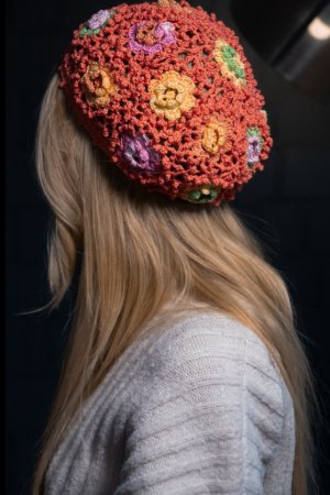 Работа Летний берет Коралловые цветы