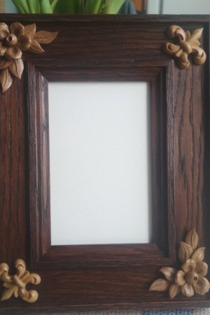 Работа Деревянная фоторамка с ручной резьбой