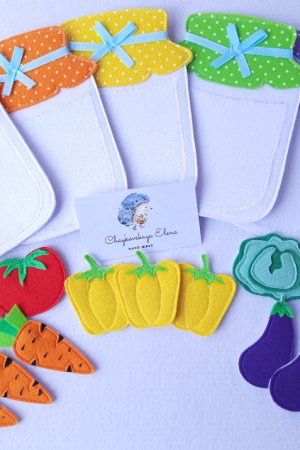 Работа Сортер "Овощи" из фетра. Учим цвета. От 6 месяцев.