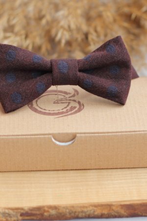 Работа Бабочка цвета Марсала в синий горошек