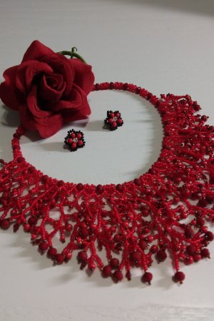 Работа Колье Красное кружево