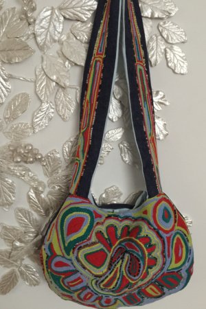 Работа Сумка вышита жгутами