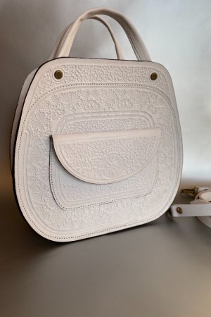 Работа Сумка из натуральной кожи "Азалия" ручной руботы белая