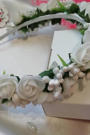 Робота Білий обруч, обідок в білому кольорі 