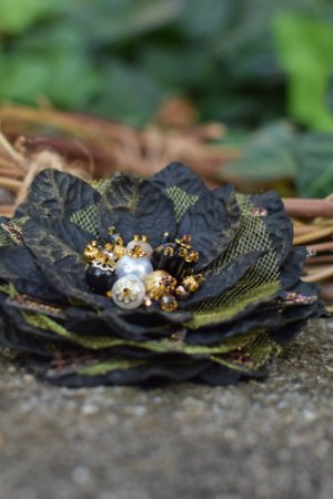 Робота Брошка чорна , квітка заколка, подарунок, квітка фоаміран