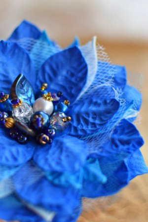 Работа Синяя брошь, цветок заколка синяя, подарок