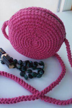 Робота Сумка кругла рожева з довгою ручкою