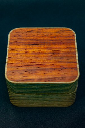 Робота Персоналізований дерев'яний футляр для кілець