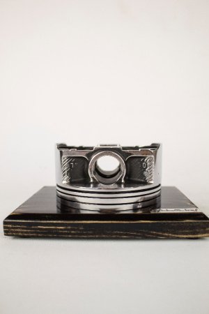 Работа Визитница Pride & Joy из дерева и авто запчасти 02wiz2