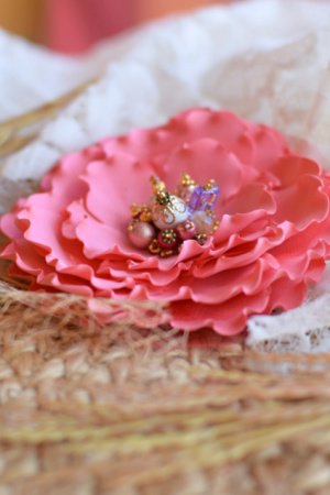 Робота Брошка квітка коралова, рожева квітка заколка, подарунок