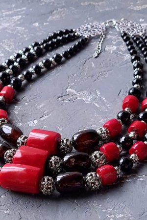 Робота Розкішне намисто з величезними натуральними коралами