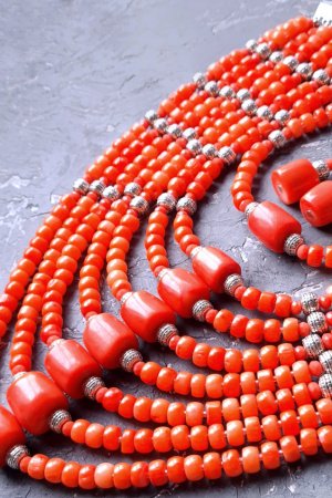 Робота Комплект прикрас з натуральних коралів під старовинне етно