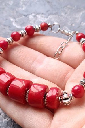 Робота Браслет з натуральних коралів № 220