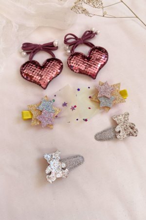 Робота Набір заколки серце,зірки, ведмедик.