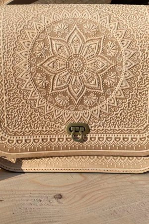 Робота ШКІРЯНА ЖІНОЧА СУМКА "СОНЦЕ КАРПАТ" ПУДРА