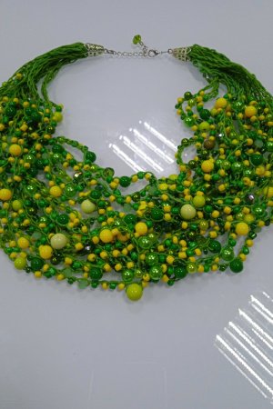 Робота Весняне намисто ручної роботи ,,Цвіт мімози"