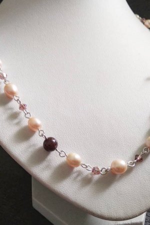 Робота Ланцюжок з рожевого перлів з гранатом