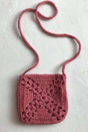 Робота Сумочка в'язана для дівчинки
