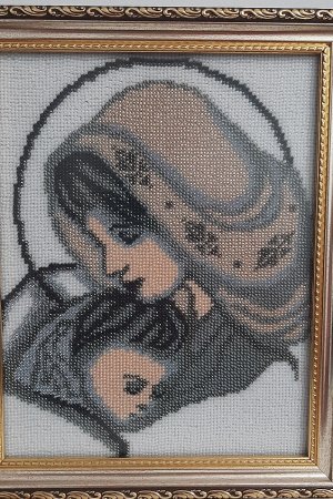Работа Дева Мария с сыном - картина вышитая бисером вручную