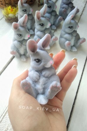 Робота Мило великодній кролик.