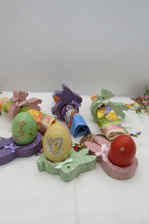 Работа Пасхальная подставка для яиц и салфетки.