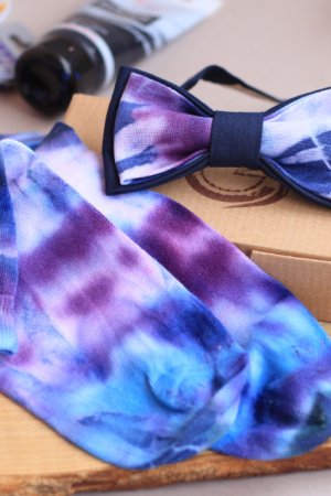 Робота Шкарпетки і метелик в техніці Тай-дай