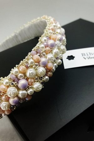 Работа Обруч с хрусталя и жемчуга и розочок