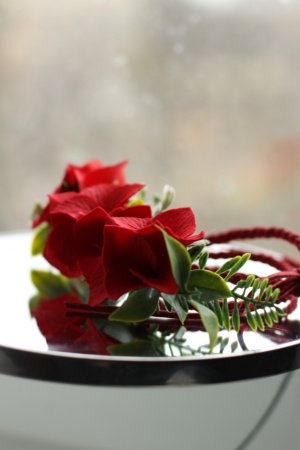 Робота Віночок на стрічці з червоними квітами