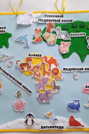 Работа Карта мира из фетра на стену. Животные, материки, океаны.