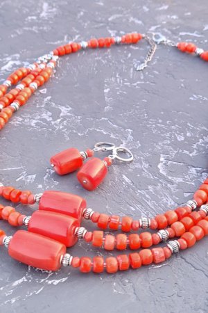 Робота Комплект з натуральних коралів намисто і сережки "Спадок-2"