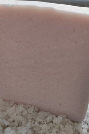 Робота Мило з рожевою морською сіллю