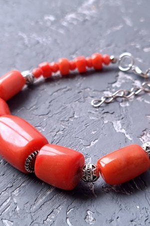 Робота Браслет з натуральних лососевих коралів № 230