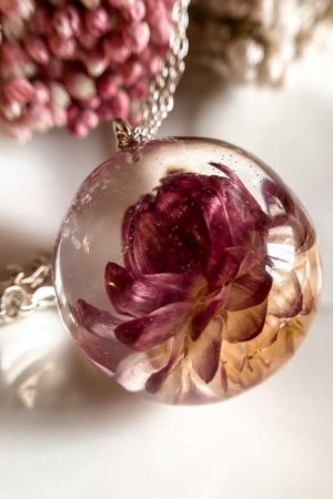 Робота Кулон-сфера з малиновим геліхрізумом