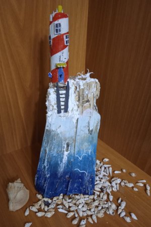 Работа Маяк на берегу океана