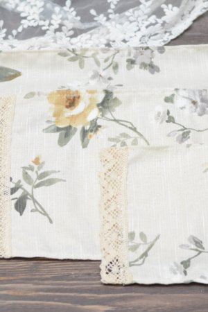 Робота Серветка на кошик з мереживом 32 * 18см. жовті квіти