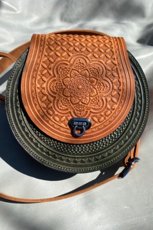 Работа Кожаная сумка "Колорит"