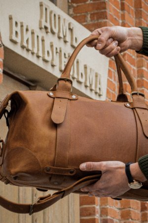 Работа Кожаная спортивная сумка. Дорожая сумка