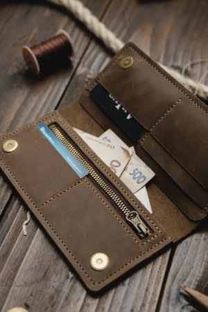 Робота Стильне та якісне портмоне ручної роботи. 