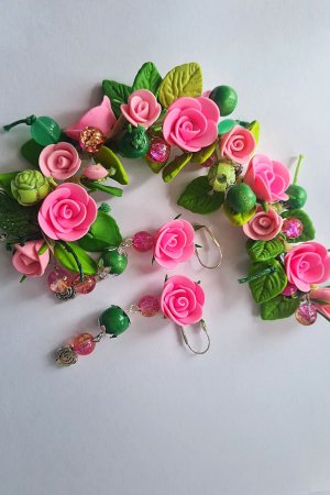 Работа Браслет и серьги с малиновыми розами