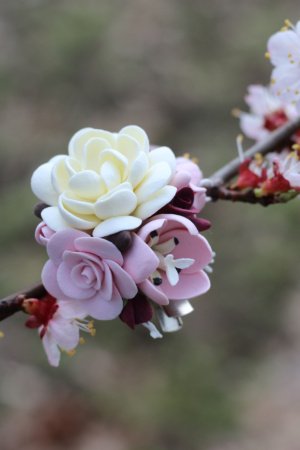 Работа заколка/брошь с цветами "Кофейный шампань"