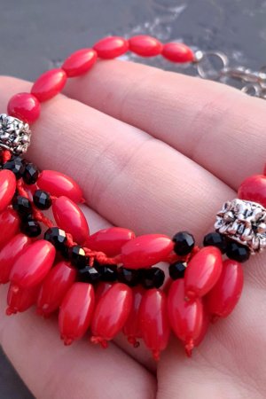 Работа Браслет из натуральных кораллов "Калинове чудо"