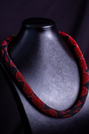 Робота Змія червона