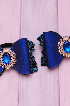 Работа Банты бантики из экокожи синие 