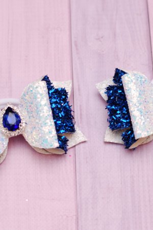 Работа Банты бантики из экокожи бело-синие 