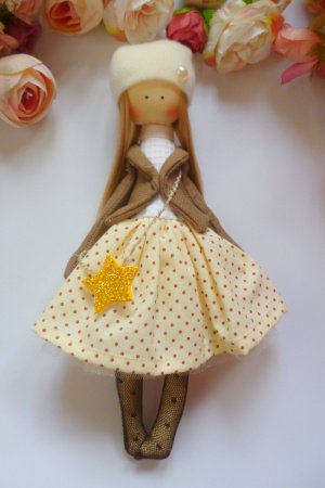 Робота Текстильна лялька ручної роботи.