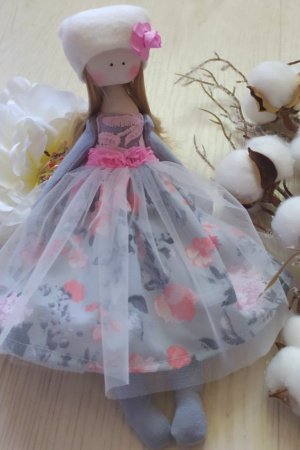 Робота Текстильна лялька в красивому платті