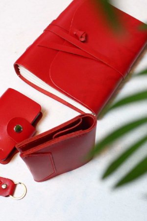 Работа Набор кожаных аксессуаров для женщин