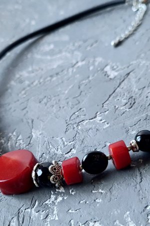 Робота Кольє - чокер з натуральних коралів та агату № 300