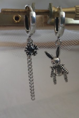 Работа Асимметричные серьги Зайка