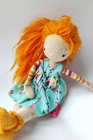 Работа Кукла для девочки с длинными волосами,